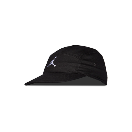 casquette jordan fly flat bill noire avec logo jumpman blanc vue de trois quarts