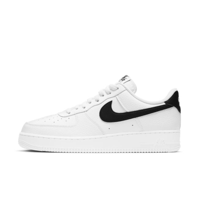 Nike Air Force 1 07 blanc noir homme profil