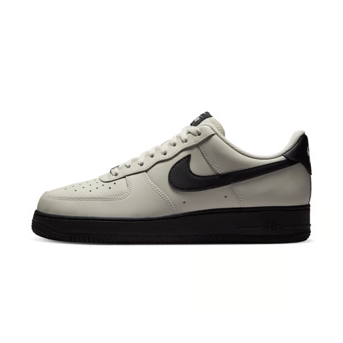 sneakers nike air force 1 07 homme light bone black profil