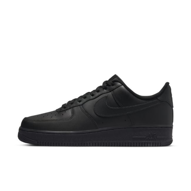 Nike Air Force 1 07 triple black homme profil