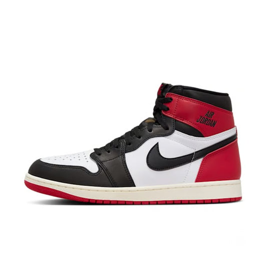 Nike Air Jordan 1 Black Toe Reimagined vue de côté noir blanc rouge