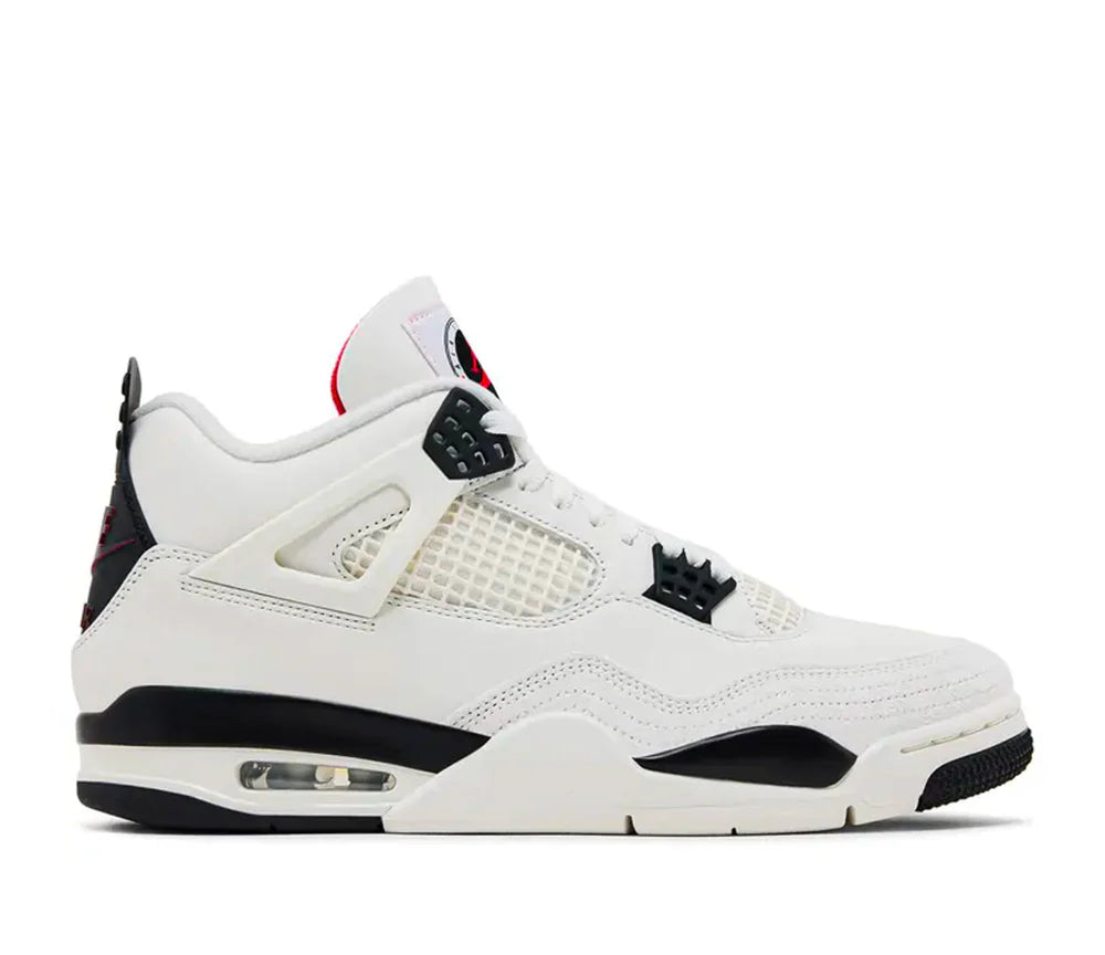 Nike Air Jordan 4 Retro OG Flight Club vue de côté blanc noir rouge