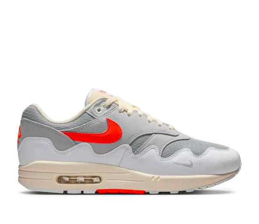 Nike Air Max 1 Patta Waves White Hyper Crimson vue de côté avec mudguard ondulé