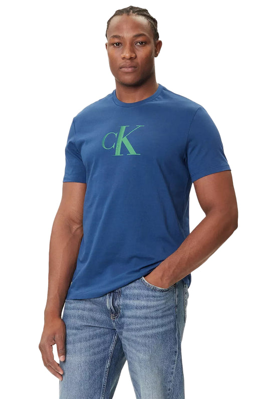 T-shirt Calvin Klein homme bleu avec logo vert sur la poitrine
