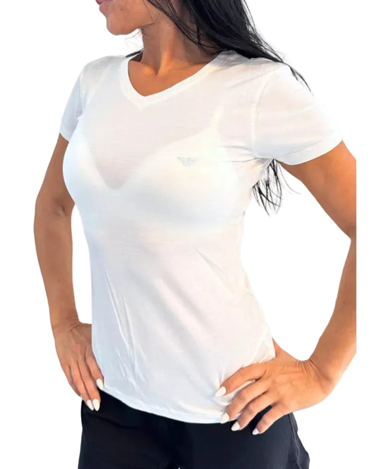 T-shirt Emporio Armani femme blanc col V porté de face