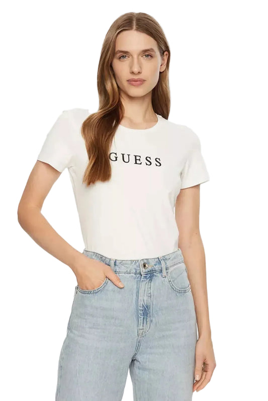 T-shirt Guess femme Pure White avec big logo imprimé porté de face