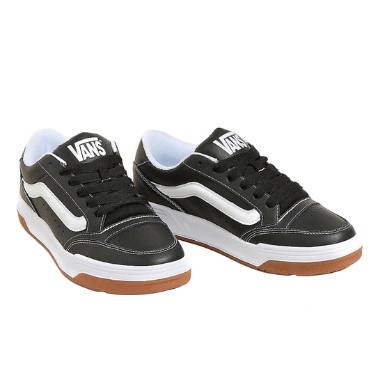 Sneakers Vans Hylane noires et blanches vue trois quarts semelle gum